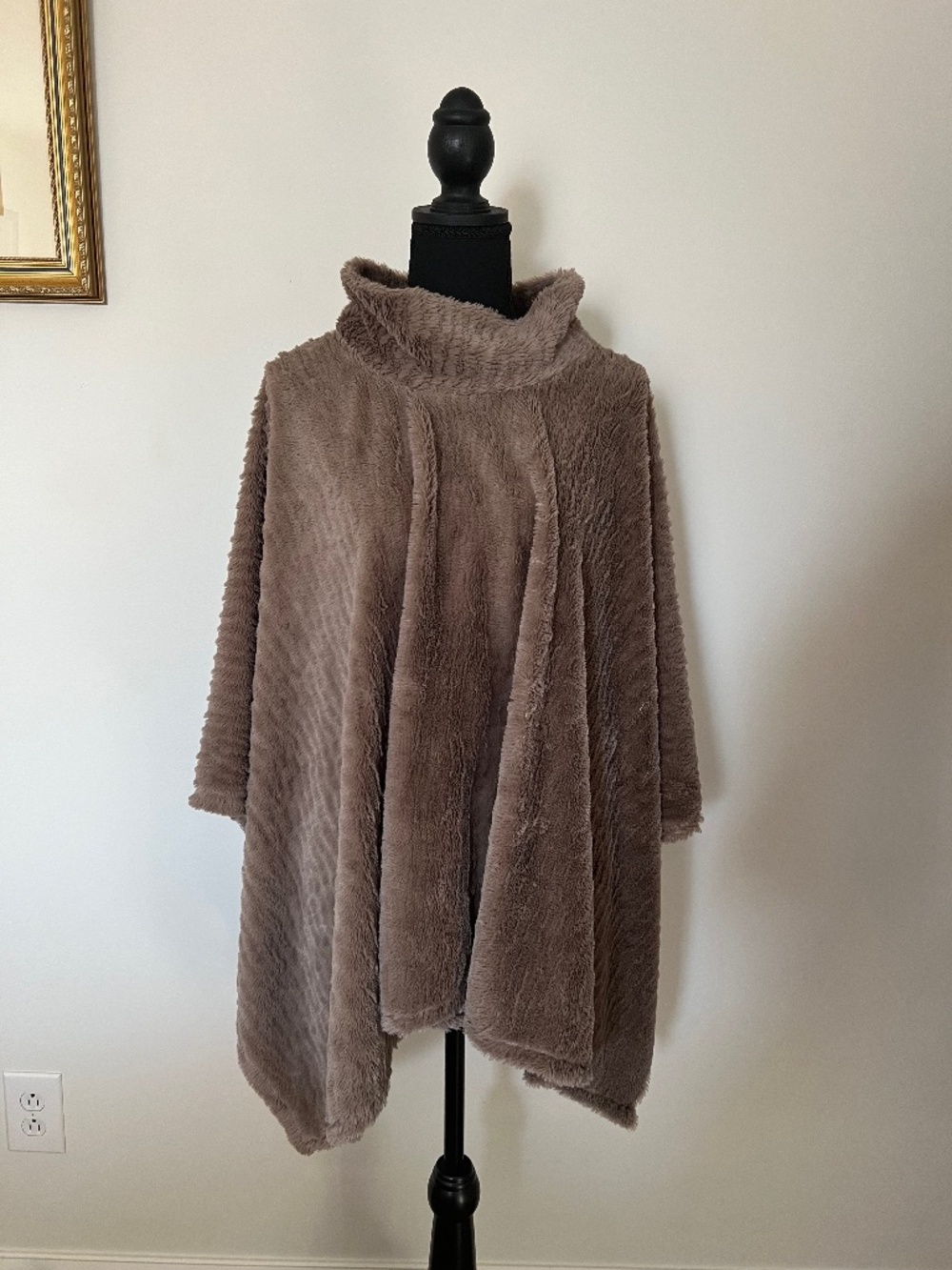 Le Moda Women's Taupe Faux Fur Poncho